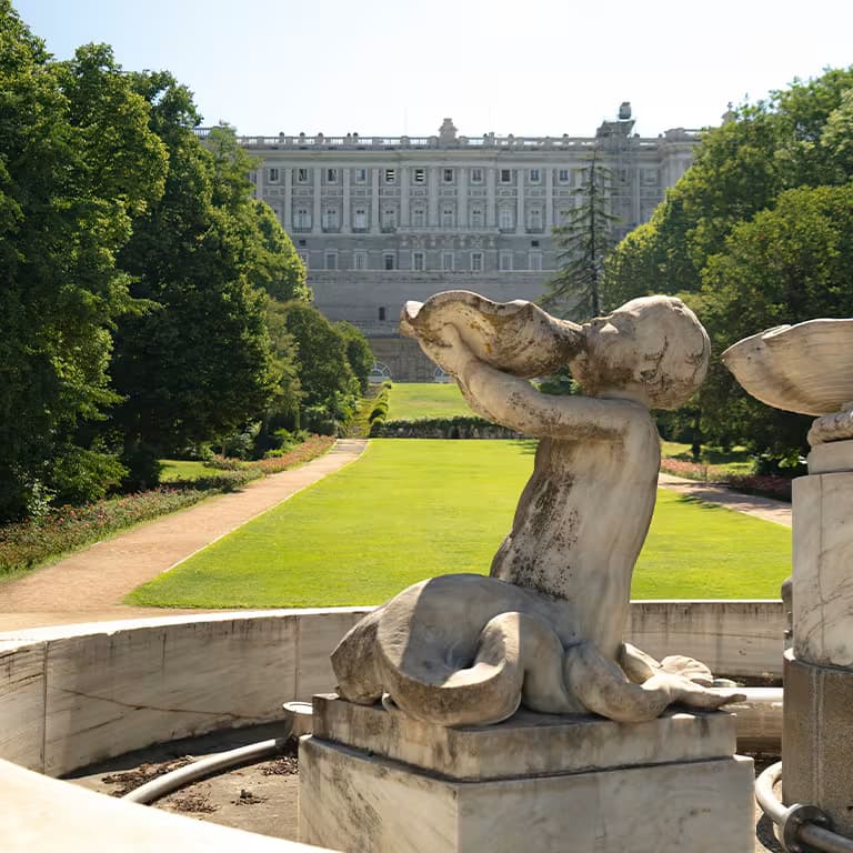 Explora el Palacio Real de Madrid, la majestuosa residencia 3