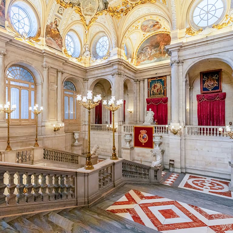 Explora el Palacio Real de Madrid, la majestuosa residencia 5