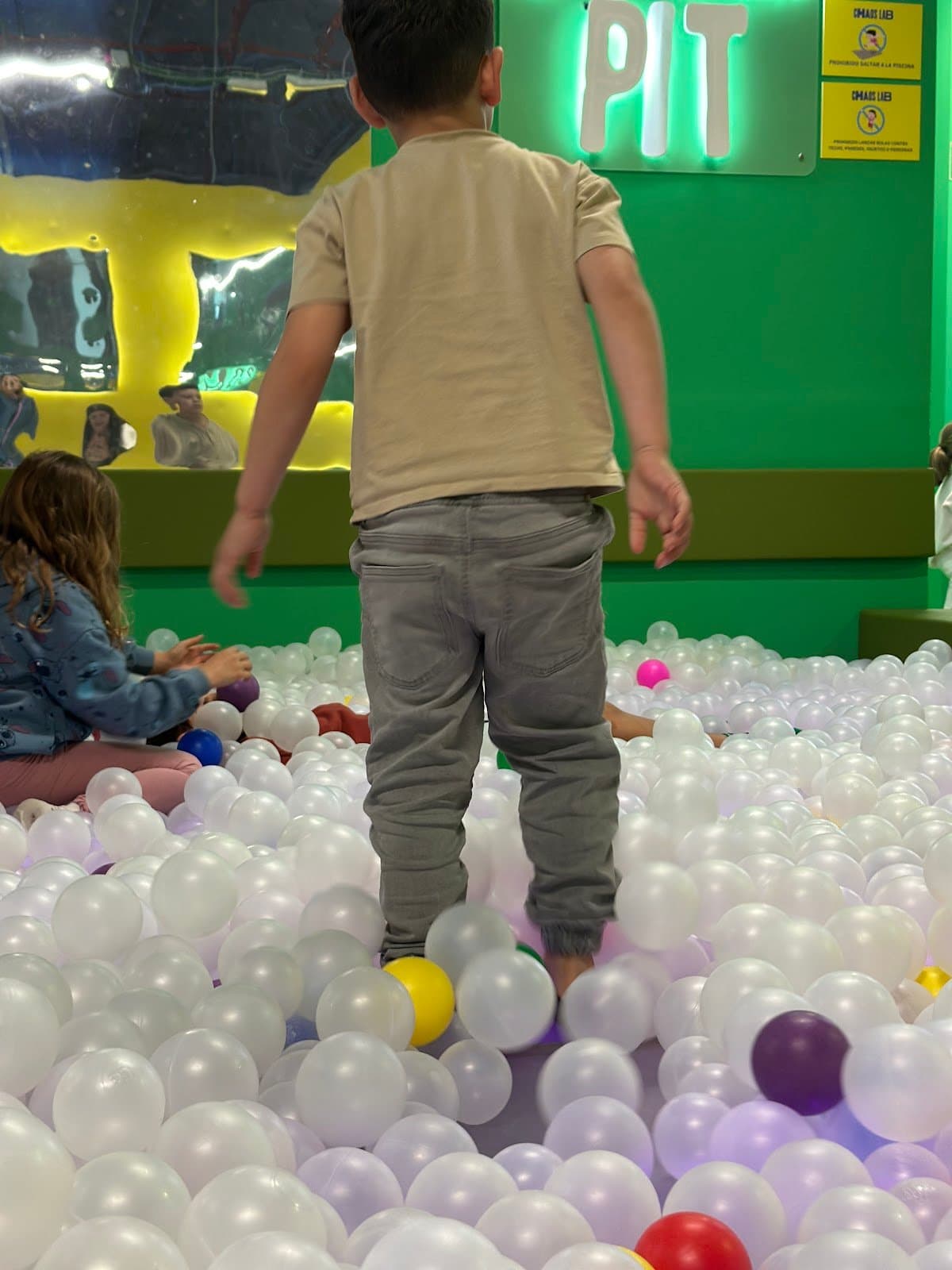 Chaos Lab: Experiencias Interactivas para Familias 2