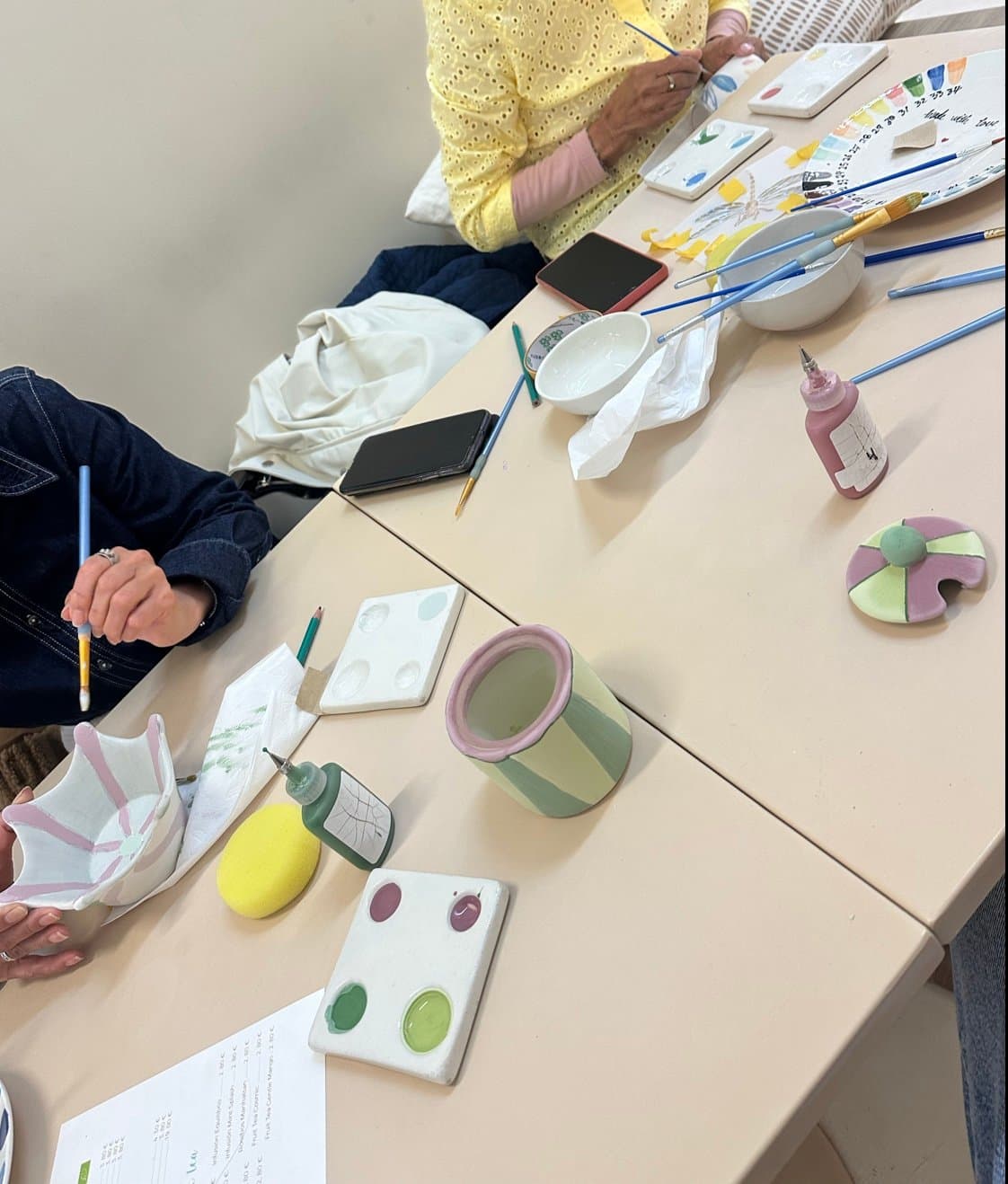 Crea tu cerámica y merienda en Mama Pottery 4