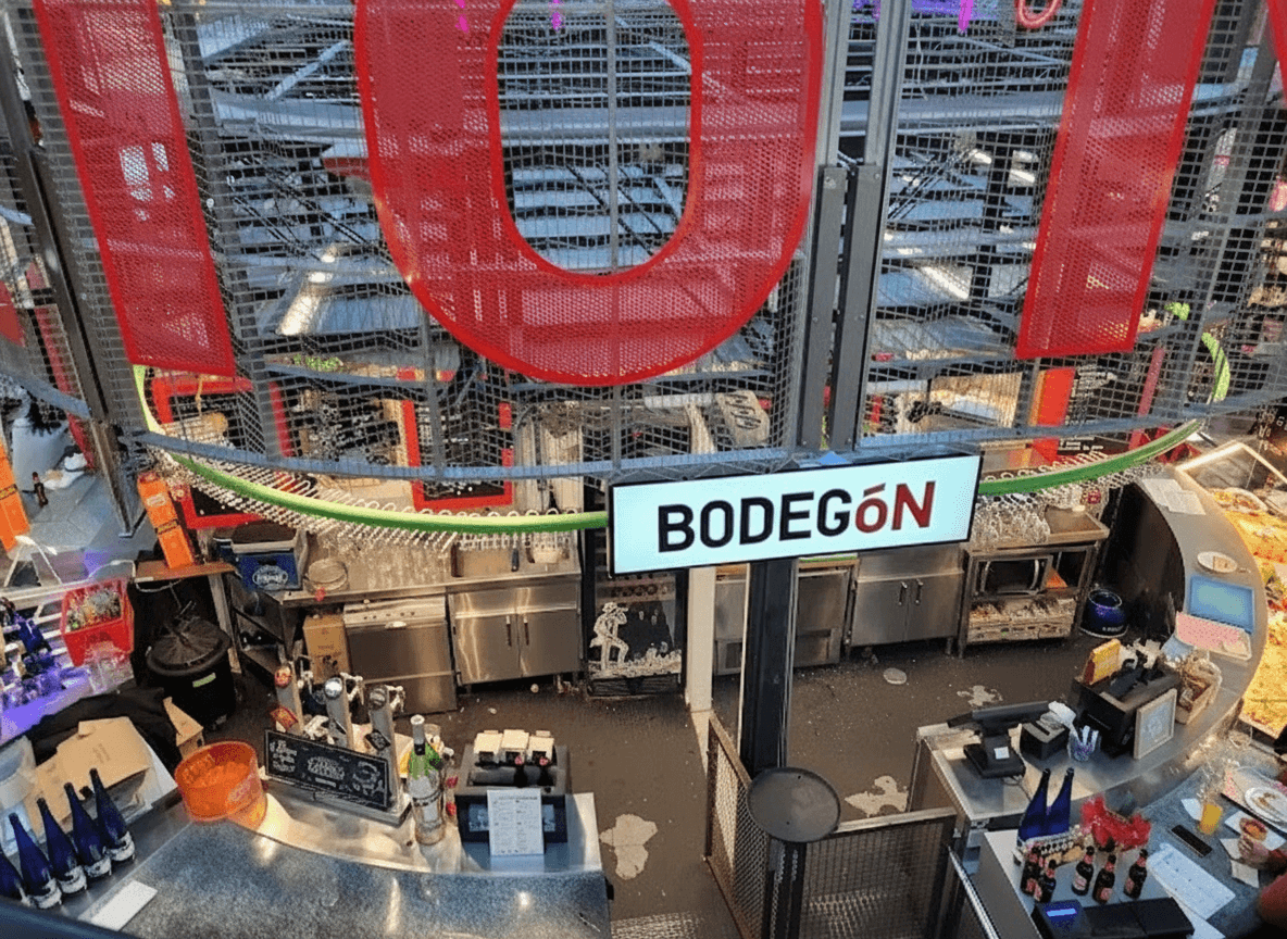Disfruta de las vistas y las tapas en el Mercado de San Antón 2