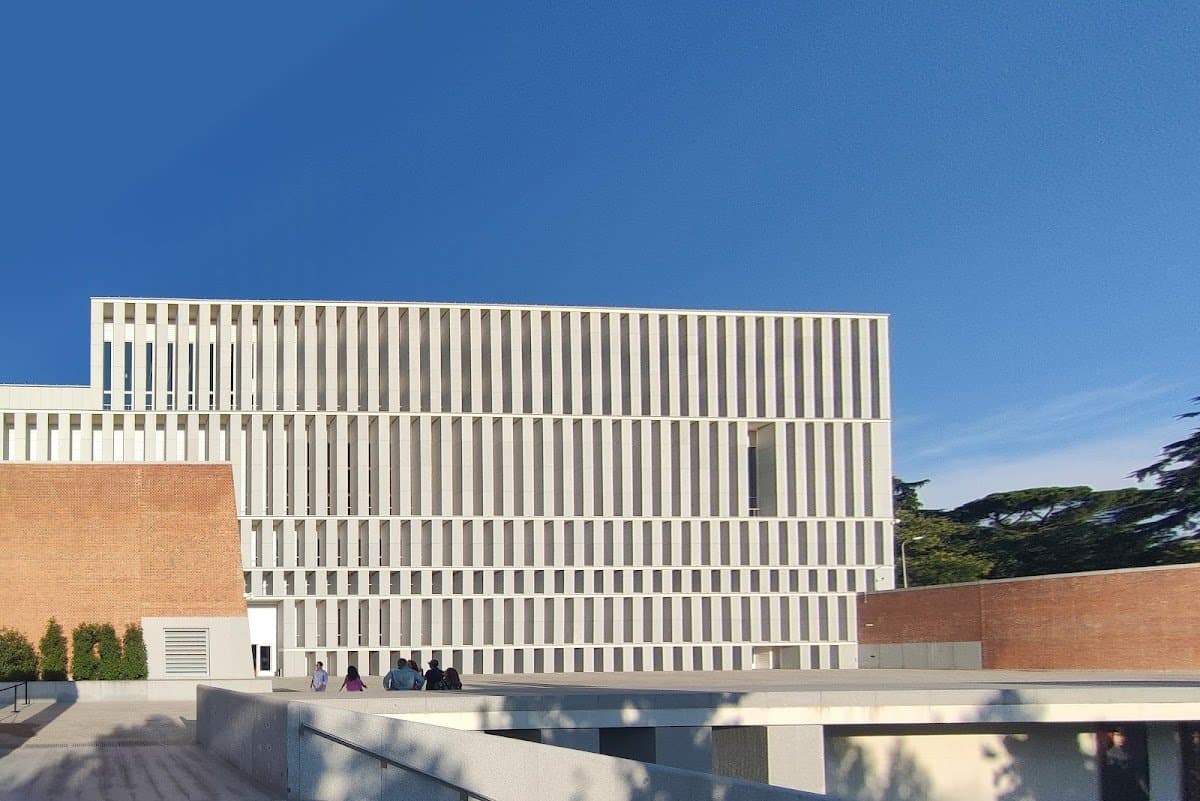 Descubre la Majestuosa Galería de las Colecciones Reales