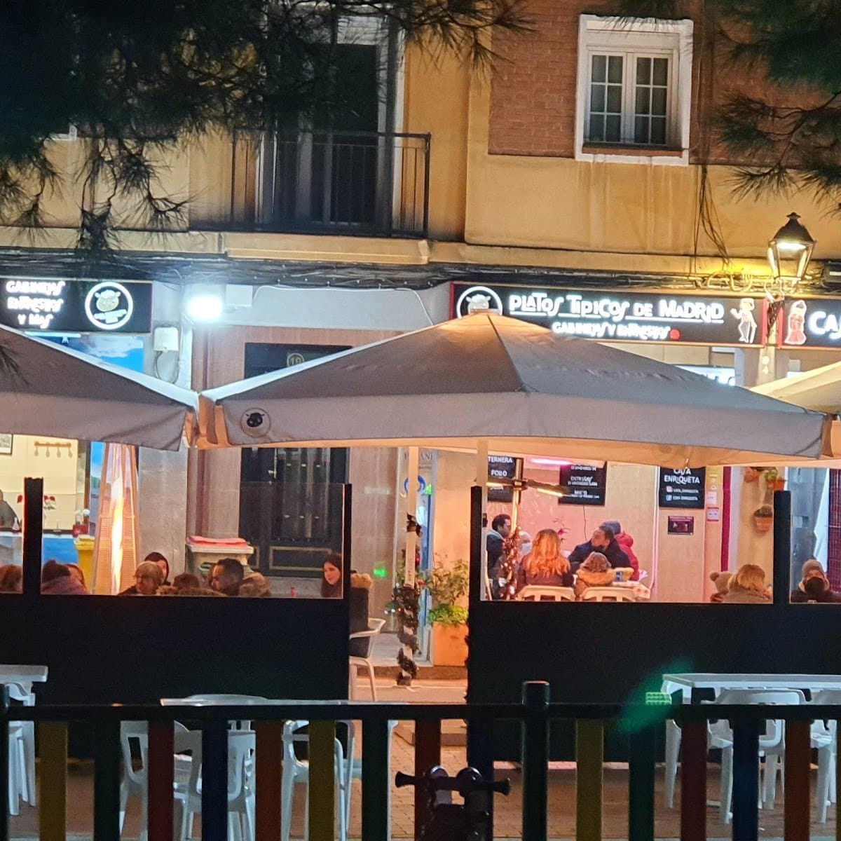 Casa Enriqueta: Descubriendo las Gallinejas y Entresijos en Madrid