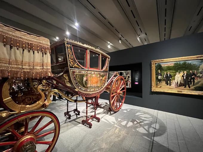 Descubre la Majestuosa Galería de las Colecciones Reales 4